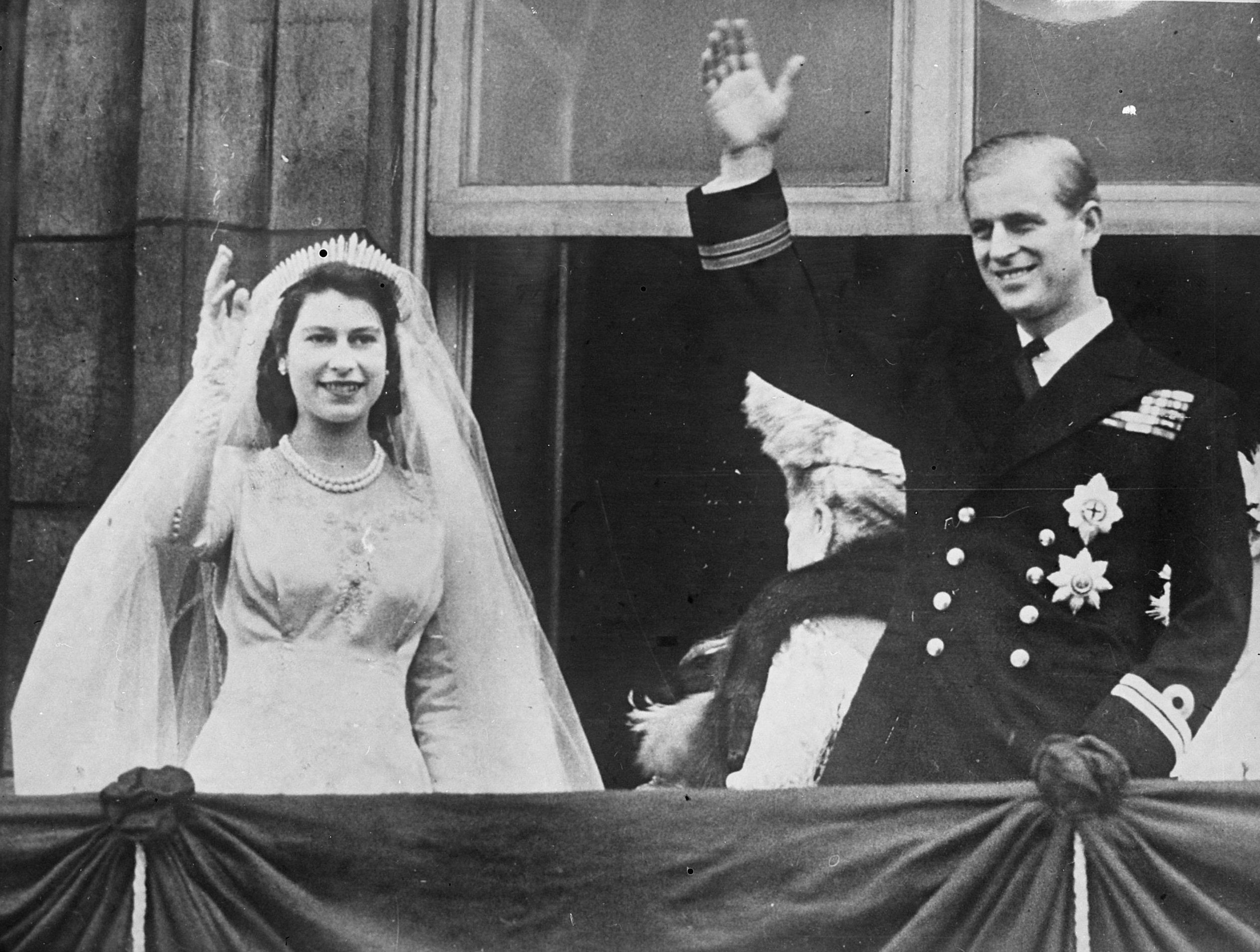 Princess Elizabeth and Lieutenant Philip Mountbatten on the balcony of Buckingham Palace on their wedding day, 21 November 1947